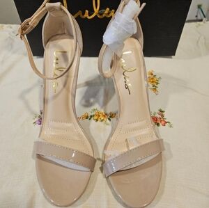 NIB- Gorgeous♡ Patent Leather Nude Heels, Cushioned Sole., Size 6½